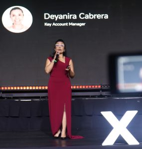 Deyanira Cabrera en el evento de lanzamiento de Xiaomi Serie14T